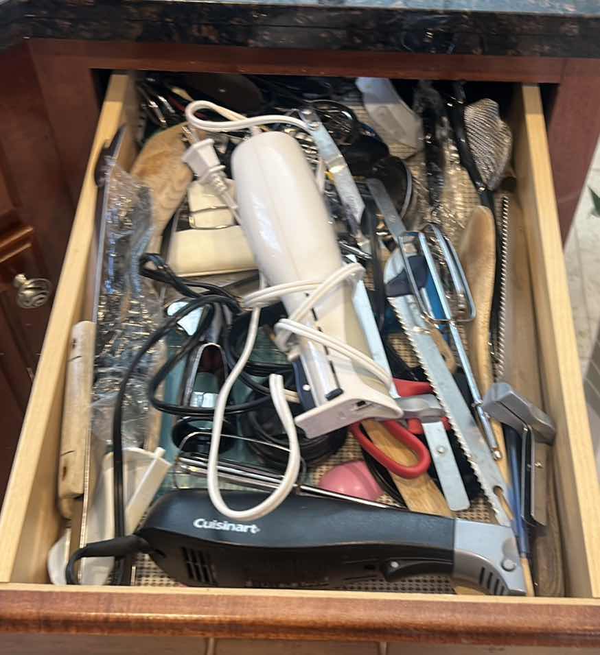 Photo 1 of CONTENTS OF KITCHEN DRAWER