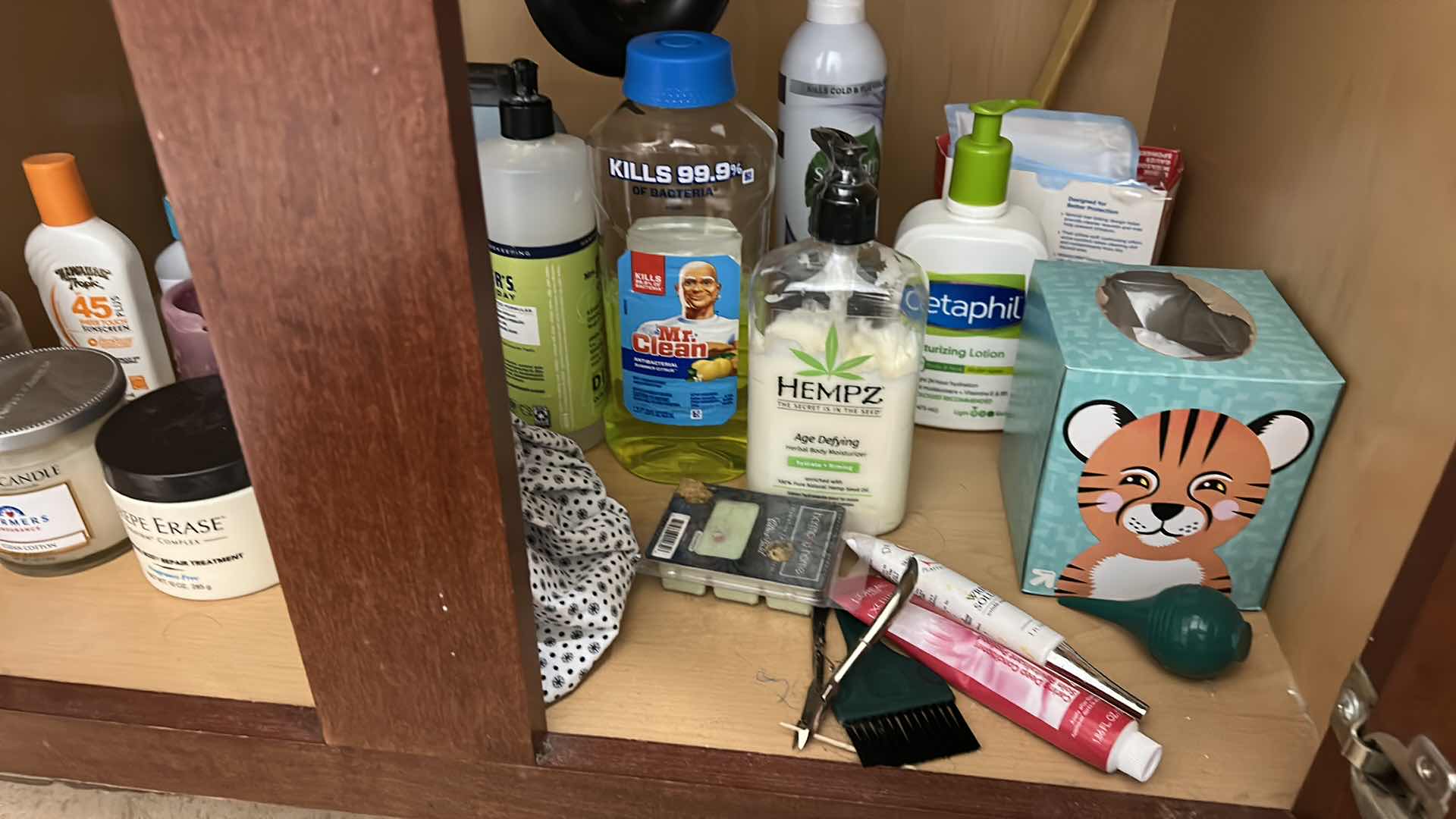 Photo 1 of CONTENTS BATHROOM CABINET