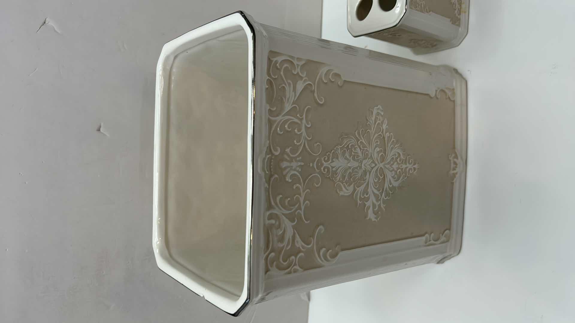Photo 1 of CHRIS MADDEN IVORY AND BEIGE BATHROOM DECOR $80