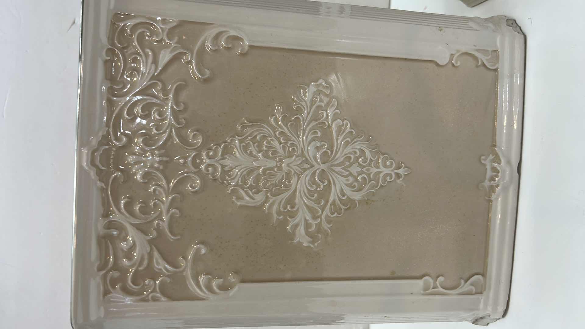 Photo 1 of CHRIS MADDEN IVORY AND BEIGE BATHROOM DECOR $80