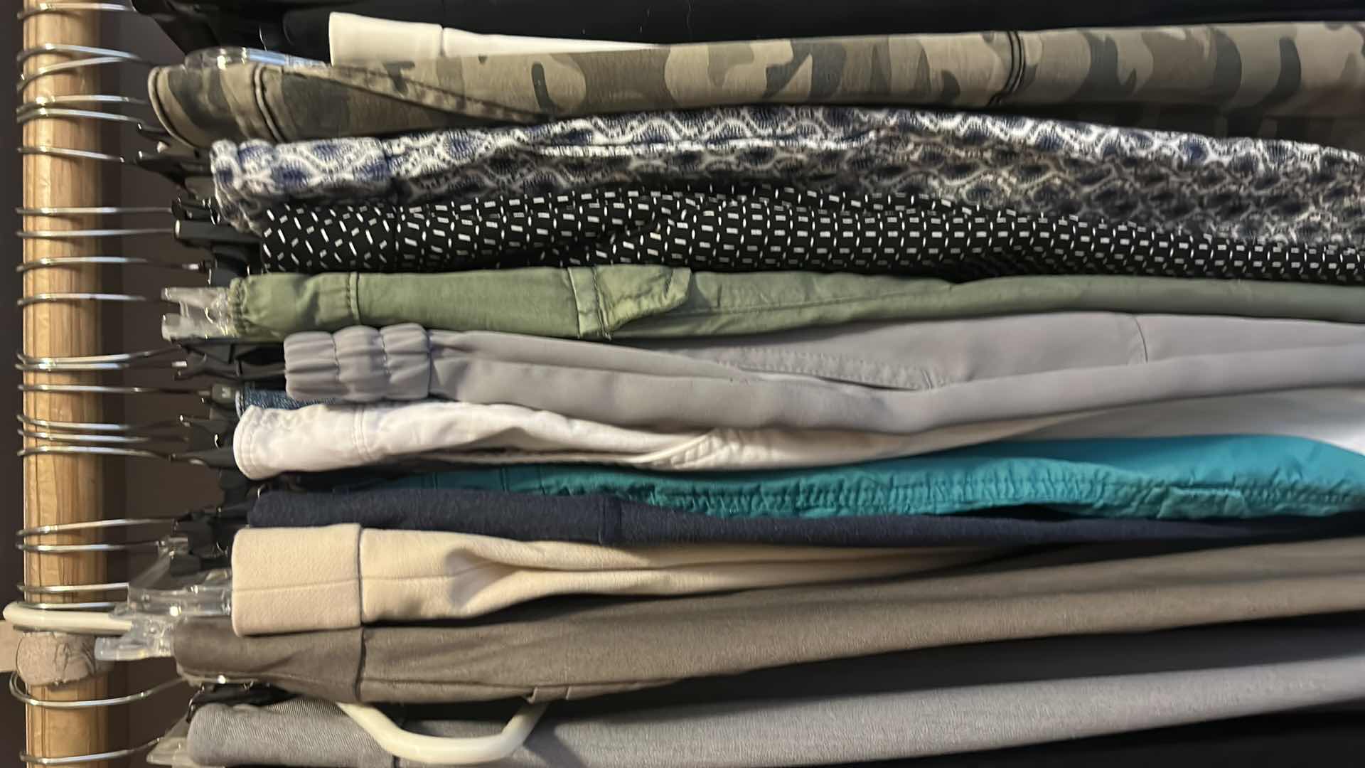 Photo 1 of RACK OF WOMENSWEAR- PANTS MOSTLY SIZE 6-8