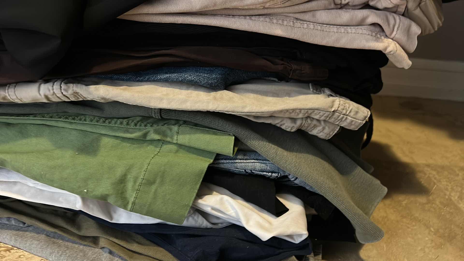 Photo 1 of LARGE STACK OF WOMENS PANTS MOSTLY SIZE 8