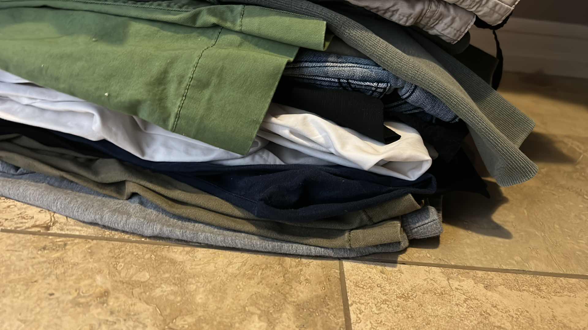 Photo 1 of LARGE STACK OF WOMENS PANTS MOSTLY SIZE 8