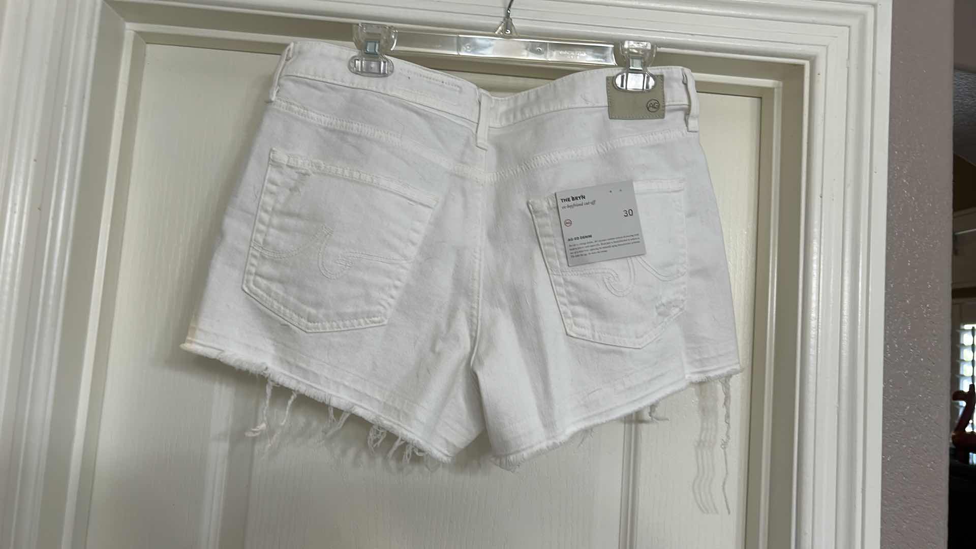 Photo 1 of NWT WOMENS THE BRYN WHITE SHORTS W30” $168