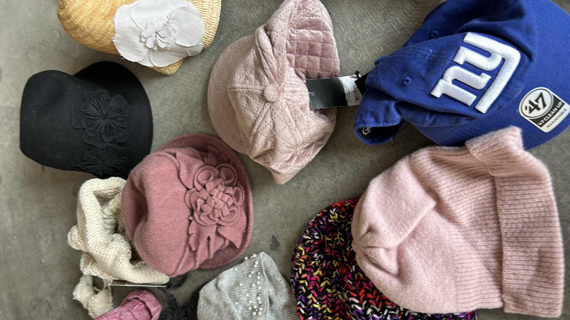 Photo 1 of BAG OF WOMENS HATS
