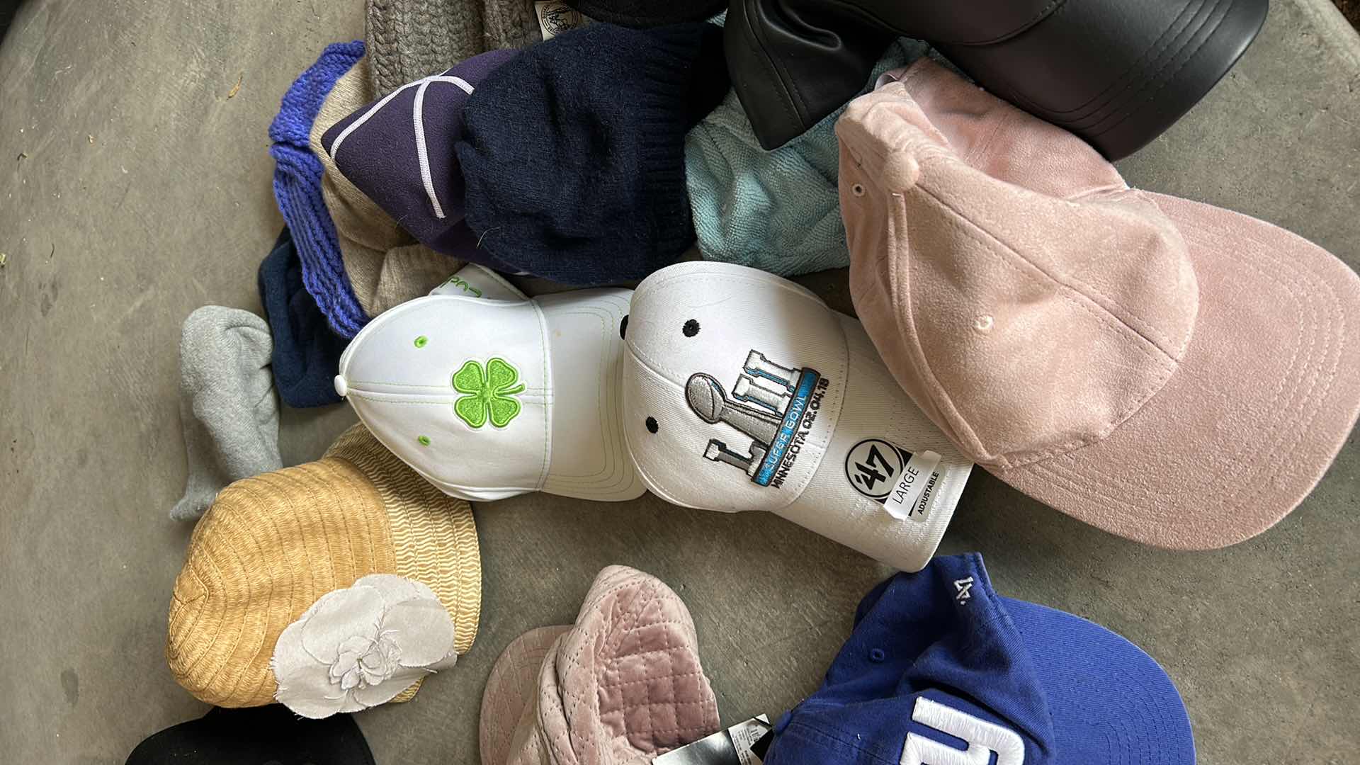 Photo 6 of BAG OF WOMENS HATS