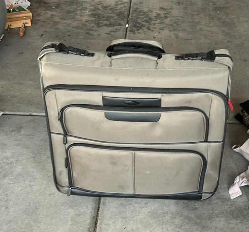 Photo 1 of 3 PIECES OF LUGGAGE