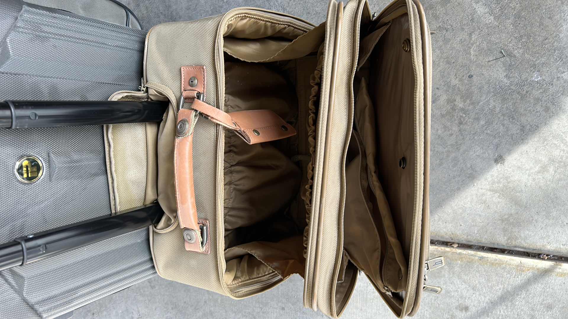 Photo 1 of 3 PIECES OF LUGGAGE