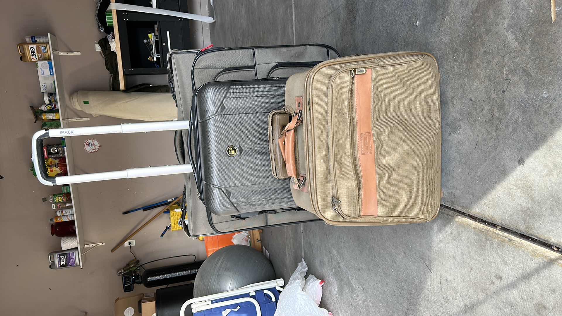 Photo 1 of 3 PIECES OF LUGGAGE