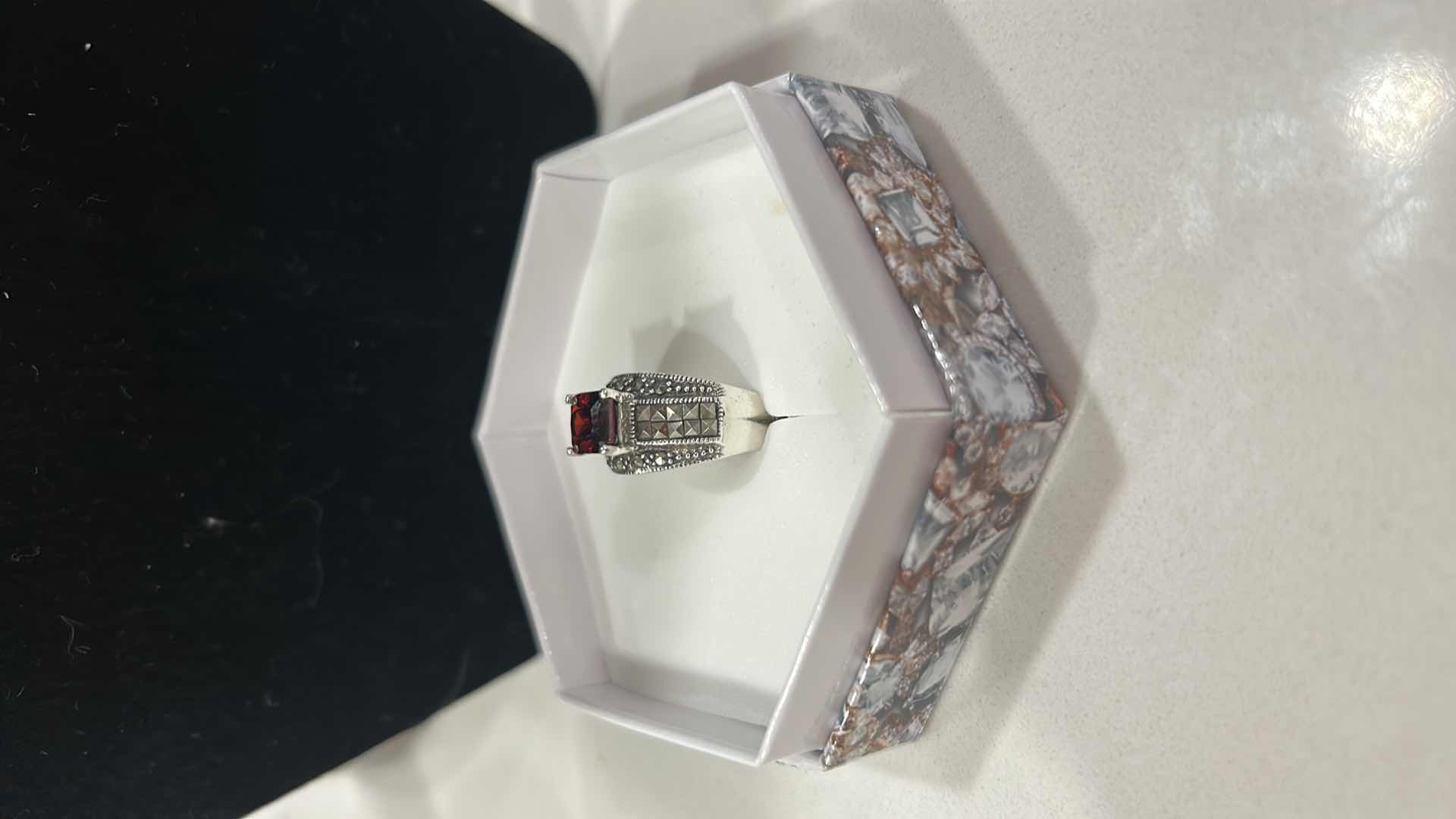 Photo 3 of FINE JEWELRY- .925 STERLING SILVER MARCASITE AND GARNET RING SIZE 7