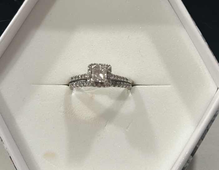 Photo 8 of FINE JEWELRY- 14K WHITE GOLD RING- 4 PRONGS SET PRINCESS CUT DIAMOND SURROUNDED BY 4 PRONGS SET 41 ROUND BRILLIANT CUT DIAMONDS SIZE 7.5