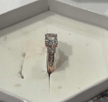 Photo 1 of NEW DIAMOND CUBIC ZIRCONIA ROSE GOLD PLATED RING SIZE 8 $89