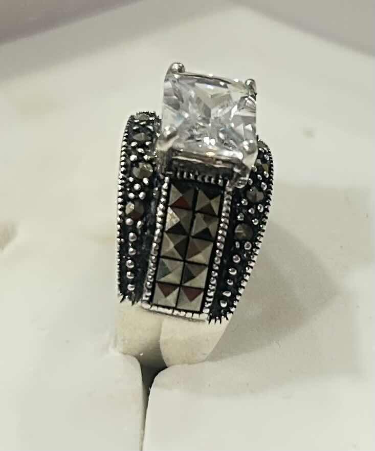Photo 1 of FINE JEWELRY- .925 STERLING SILVER RING SIZE 5.5