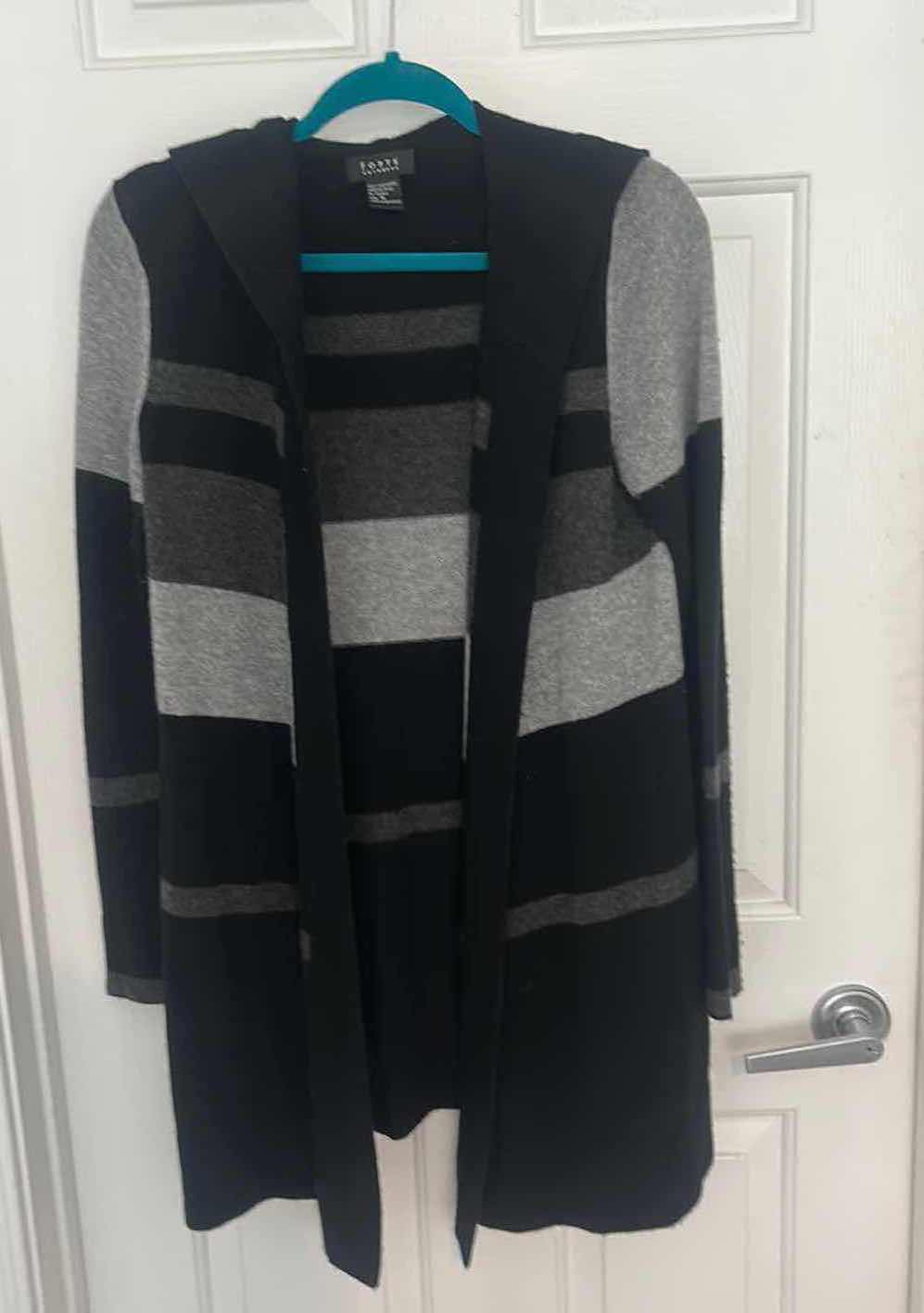 Photo 5 of 100% CASHMERE WOMENS HOODIE SWEATER SIZE M