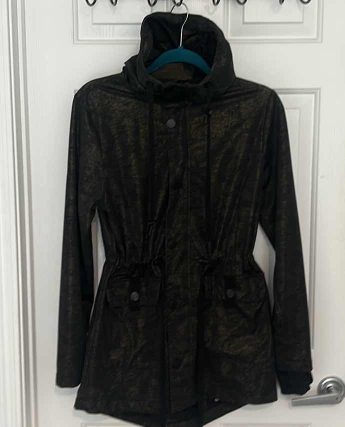 Photo 1 of WOMENS FLATTERING IN MOTION BLACK AND GOLD ADJUSTABLE WAIST CINCH JACKET WITH SNAPS AND INSIDE ZIPPER WITH HOOD SIZE MED