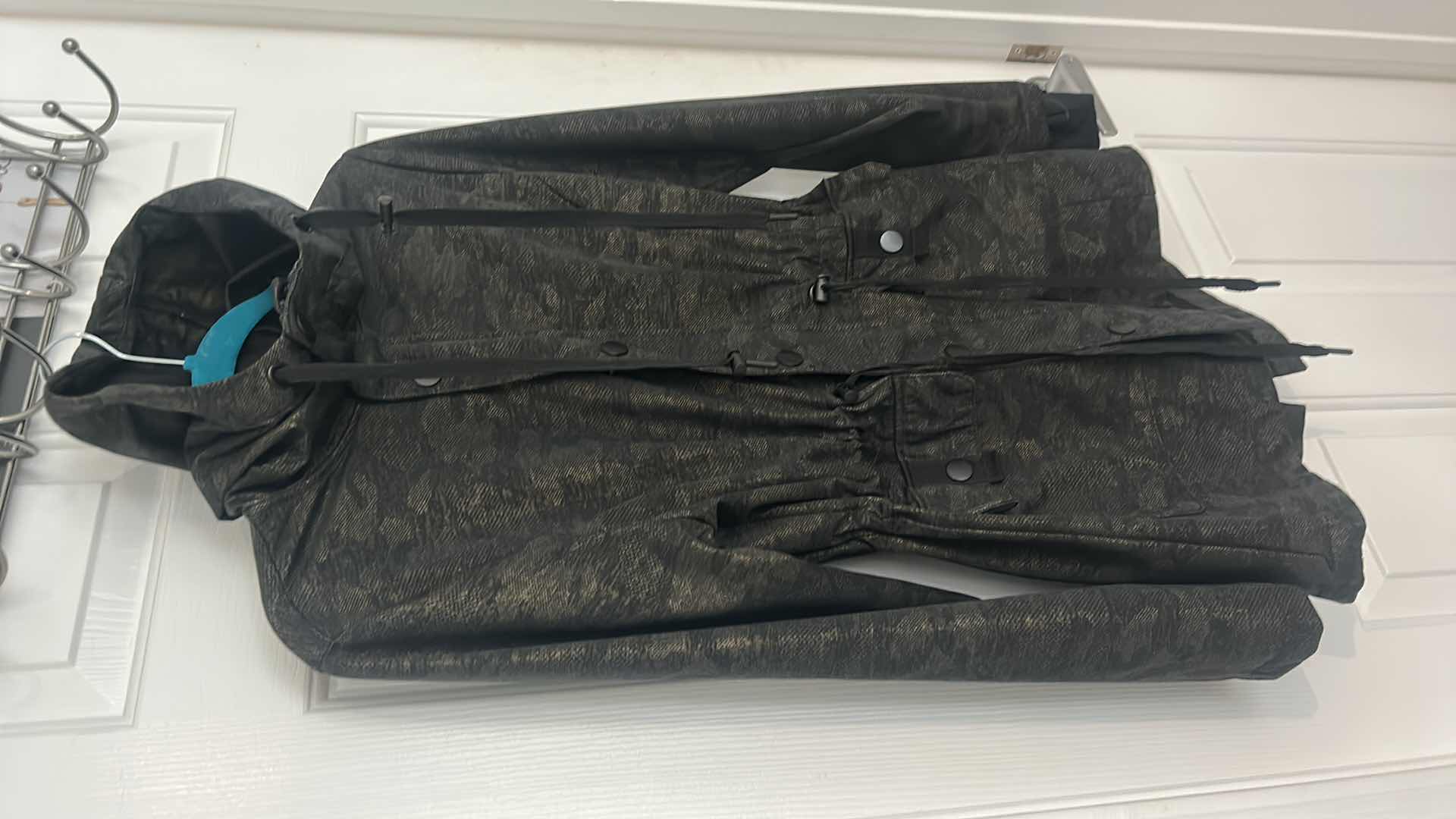 Photo 1 of WOMENS FLATTERING IN MOTION BLACK AND GOLD ADJUSTABLE WAIST CINCH JACKET WITH SNAPS AND INSIDE ZIPPER WITH HOOD SIZE MED