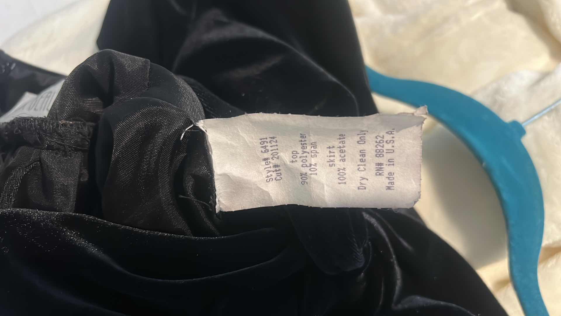 Photo 1 of WOMENS FORMAL FLOOR LENGTH EVER BEAUTY EVENING GOWN, BLACK VELVET TOP WITH PLEATED BLACK AND GOLD SKIRT SIZE 8