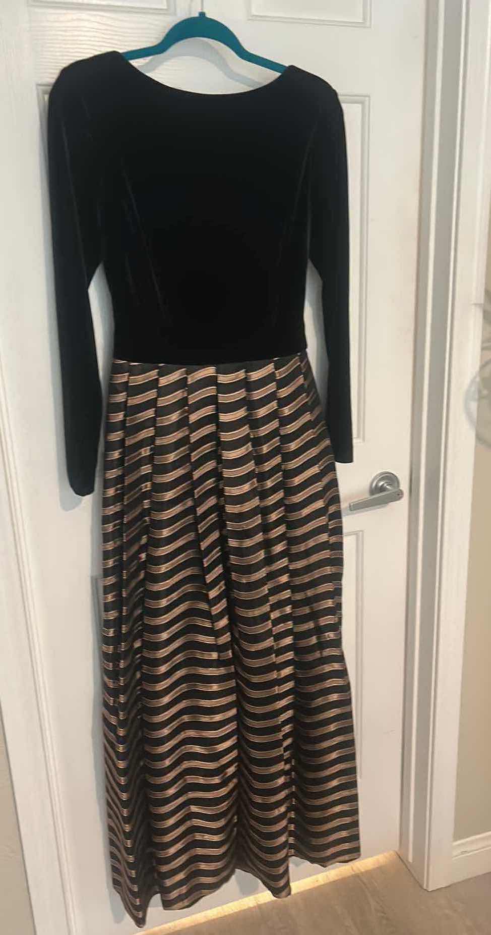 Photo 1 of WOMENS FORMAL FLOOR LENGTH EVER BEAUTY EVENING GOWN, BLACK VELVET TOP WITH PLEATED BLACK AND GOLD SKIRT SIZE 8