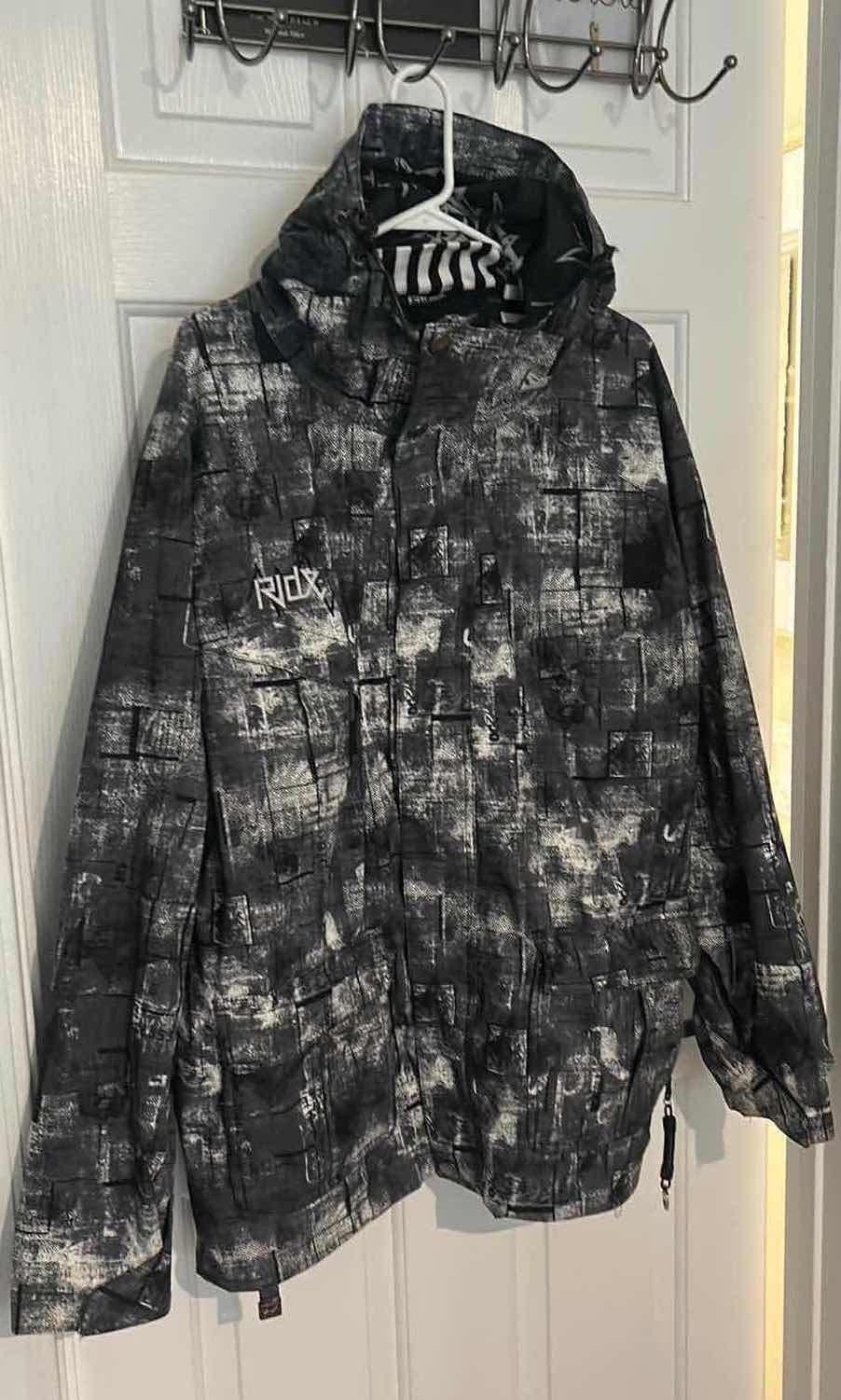 Photo 1 of MENS SNAP, ZIP, VELCRO SNOWBOARDING JACKET WITH HOOD SIZE XL