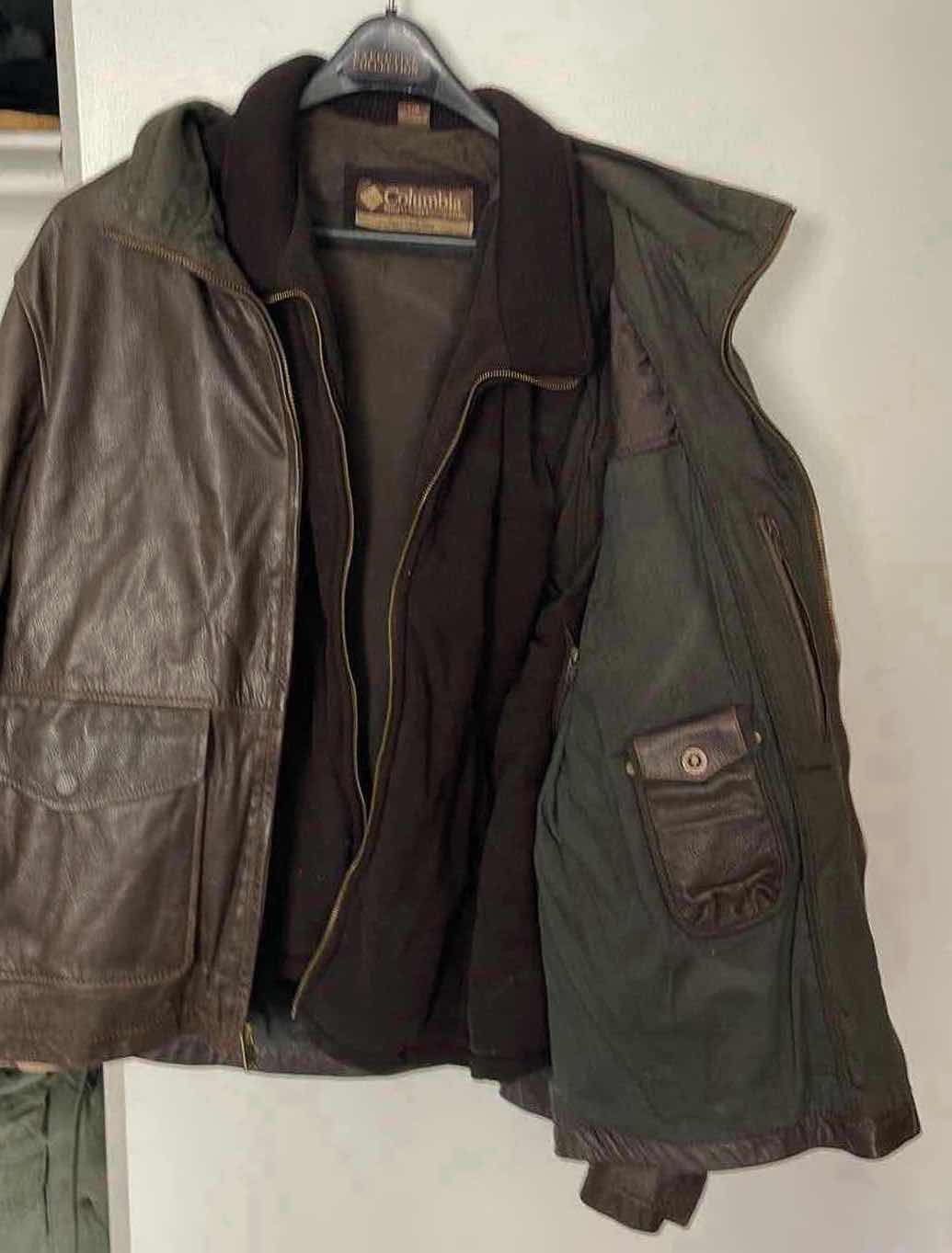 Photo 1 of COLUMBIA SPORTSWEAR COMPANY MENS BROWN LEATHER JACKET WITH REMOVABLE VEST SIZE L/G