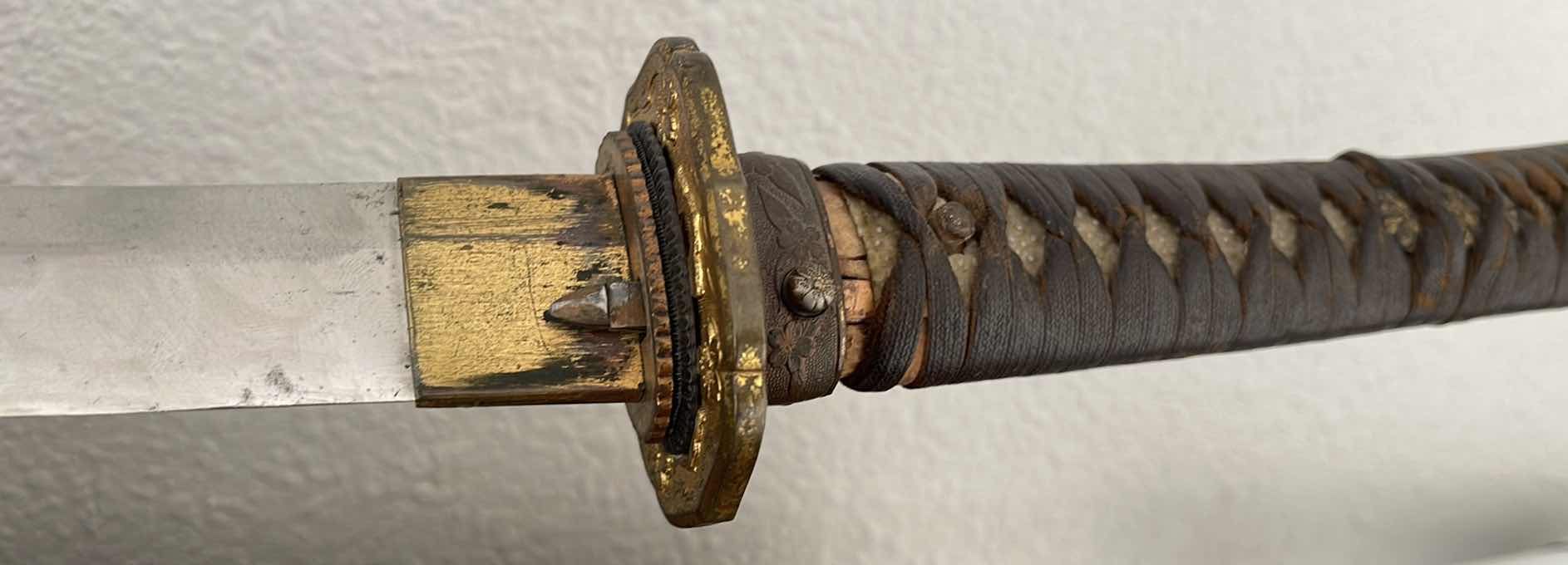 Photo 7 of AUTHENTIC OFFICER JAPANESE IMPERIAL ARMY SWORD 40.5” CLASSIFIED AS KATANA INCLUDED APPRAISAL INFO WITH FRAMED PICTURE AND CLEANING KIT