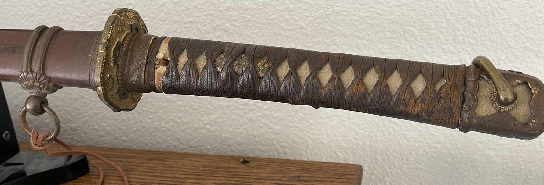 Photo 5 of AUTHENTIC OFFICER JAPANESE IMPERIAL ARMY SWORD 40.5” CLASSIFIED AS KATANA INCLUDED APPRAISAL INFO WITH FRAMED PICTURE AND CLEANING KIT