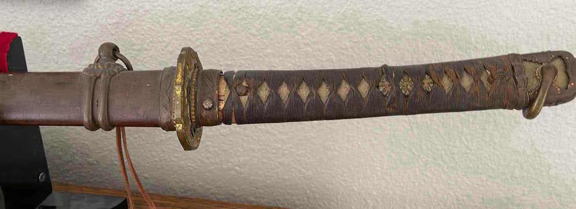 Photo 4 of AUTHENTIC OFFICER JAPANESE IMPERIAL ARMY SWORD 40.5” CLASSIFIED AS KATANA INCLUDED APPRAISAL INFO WITH FRAMED PICTURE AND CLEANING KIT