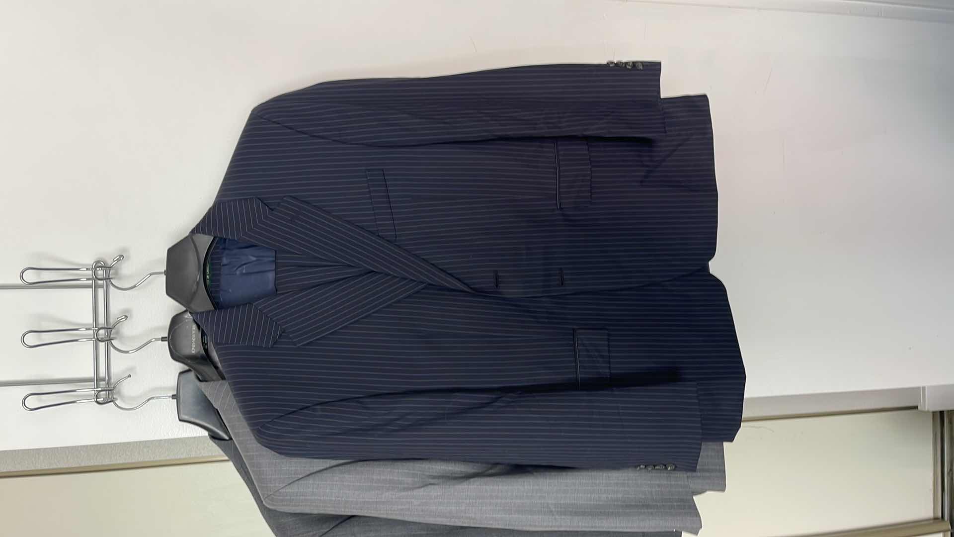 Photo 4 of TWO PIECE SUITS (3) STAFFORD, JONES NEW YORK & RALPH LAUREN SIZE 44R