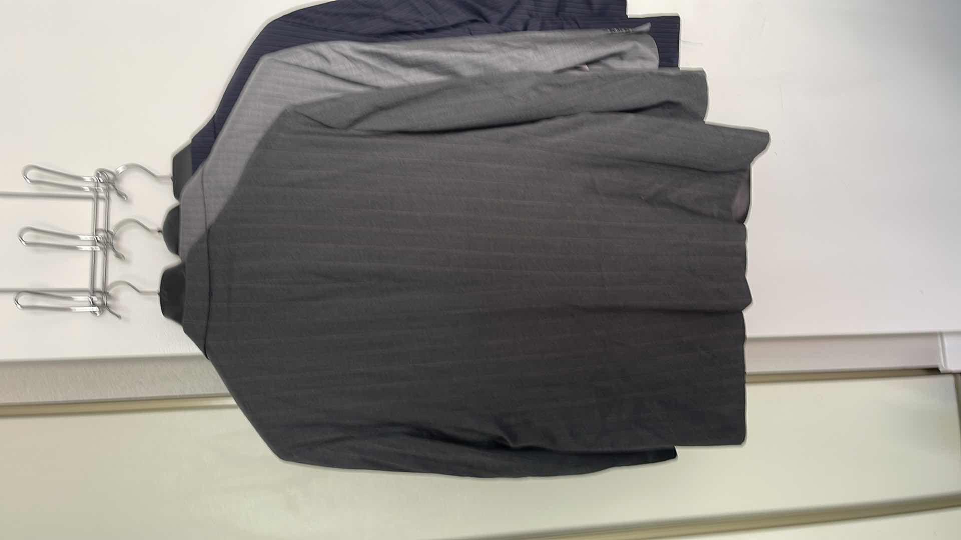 Photo 7 of TWO PIECE SUITS (3) STAFFORD, JONES NEW YORK & RALPH LAUREN SIZE 44R