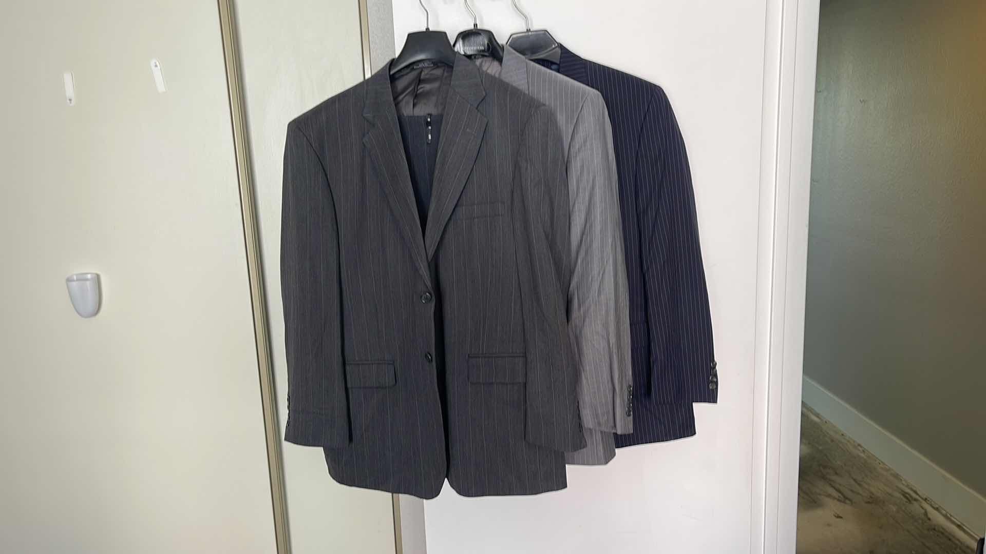 Photo 8 of TWO PIECE SUITS (3) STAFFORD, JONES NEW YORK & RALPH LAUREN SIZE 44R