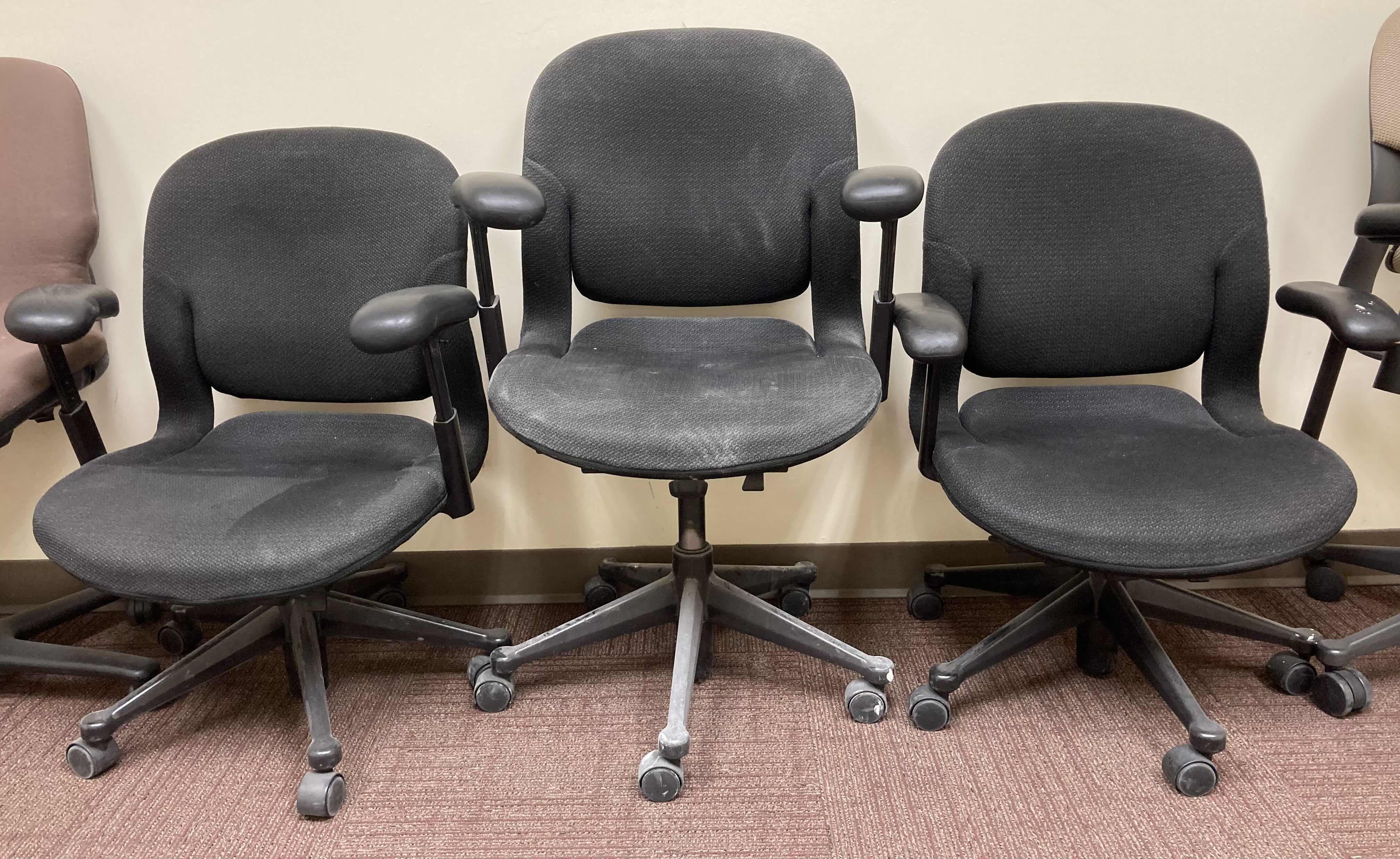 Photo 1 of OFFICE CHAIRS VERITY (7)