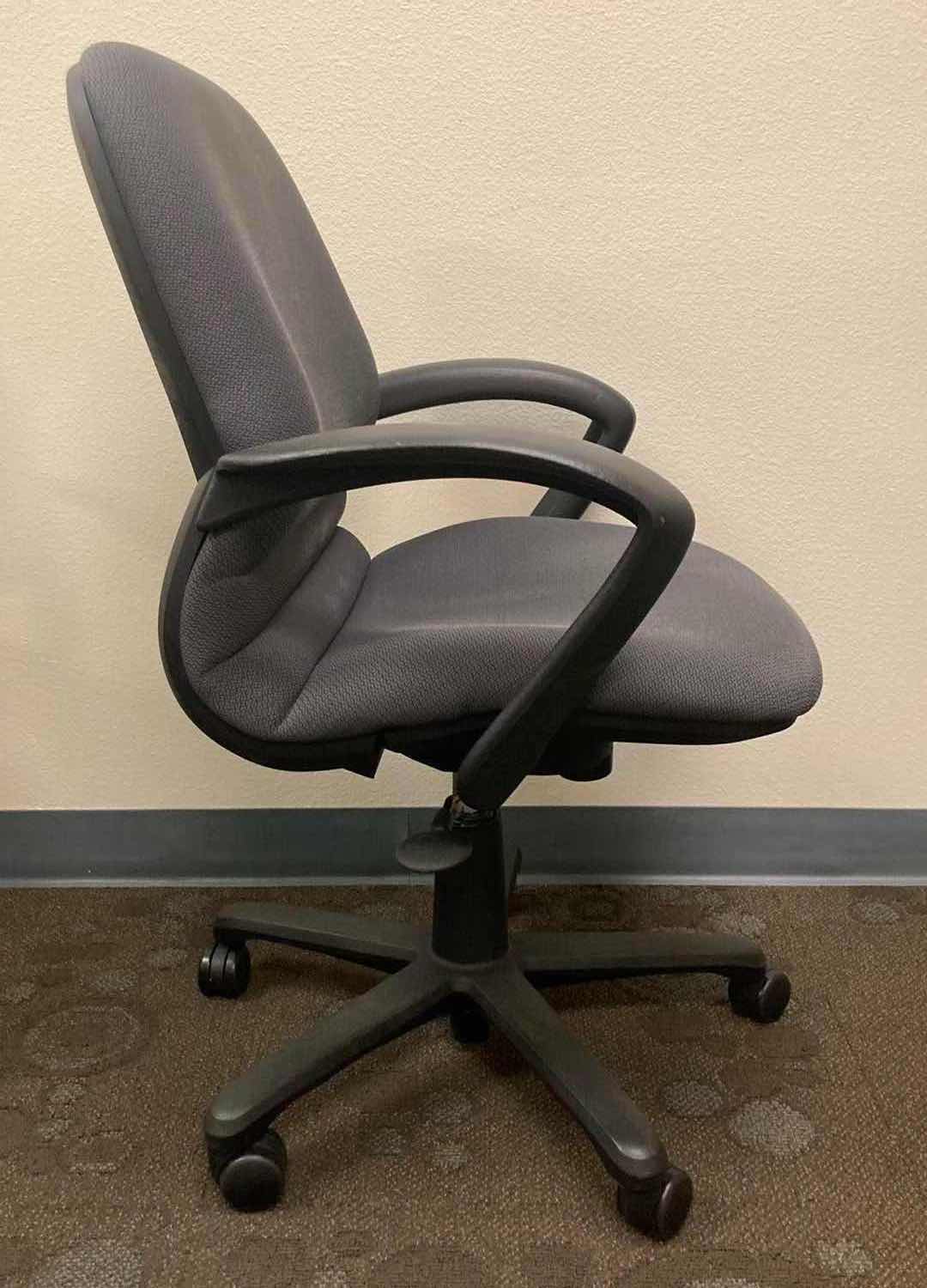 Photo 1 of STEELCASE RALLY GREY LOW-BACK SWIVEL OFFICE CHAIR 26.5” X 20” H33-38”