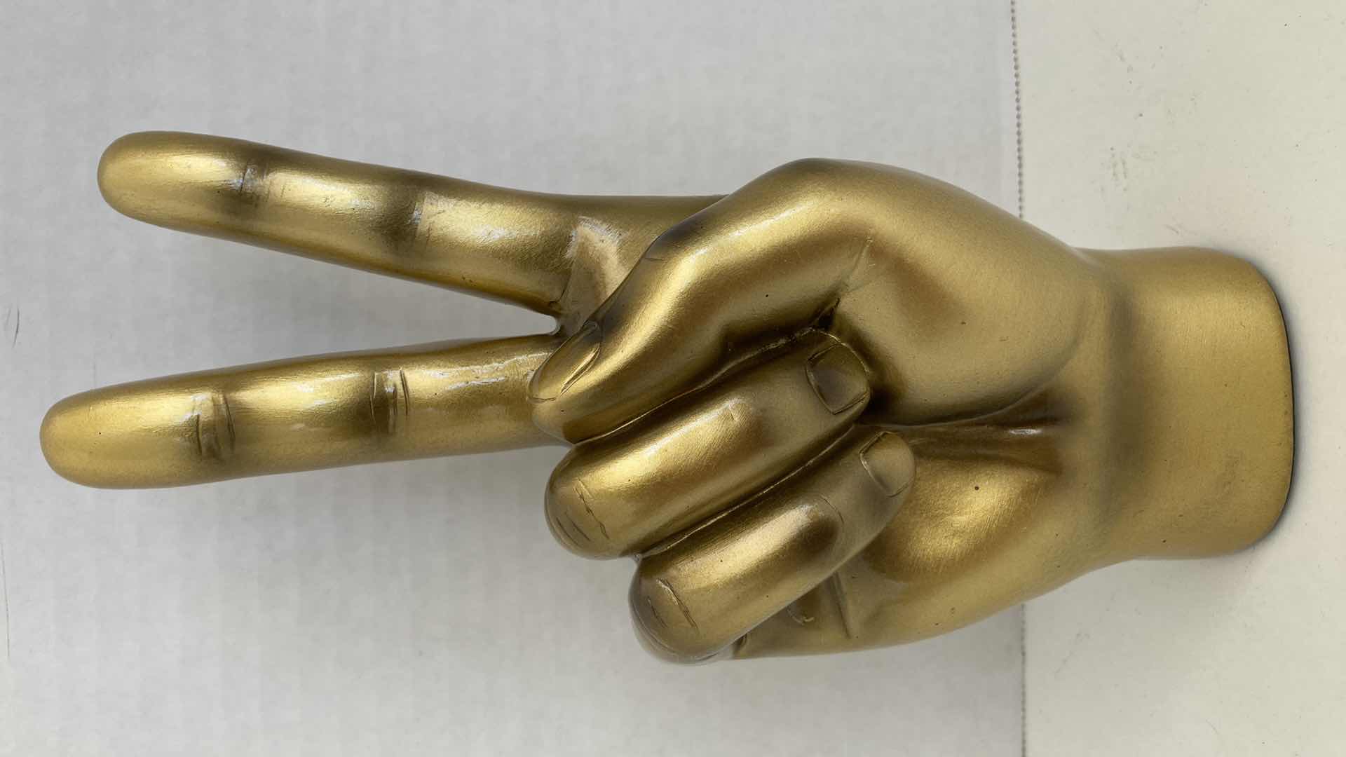 Photo 1 of GOLD FINISH PEACE SIGN HAND GESTURE RESIN STATUE H8.75”