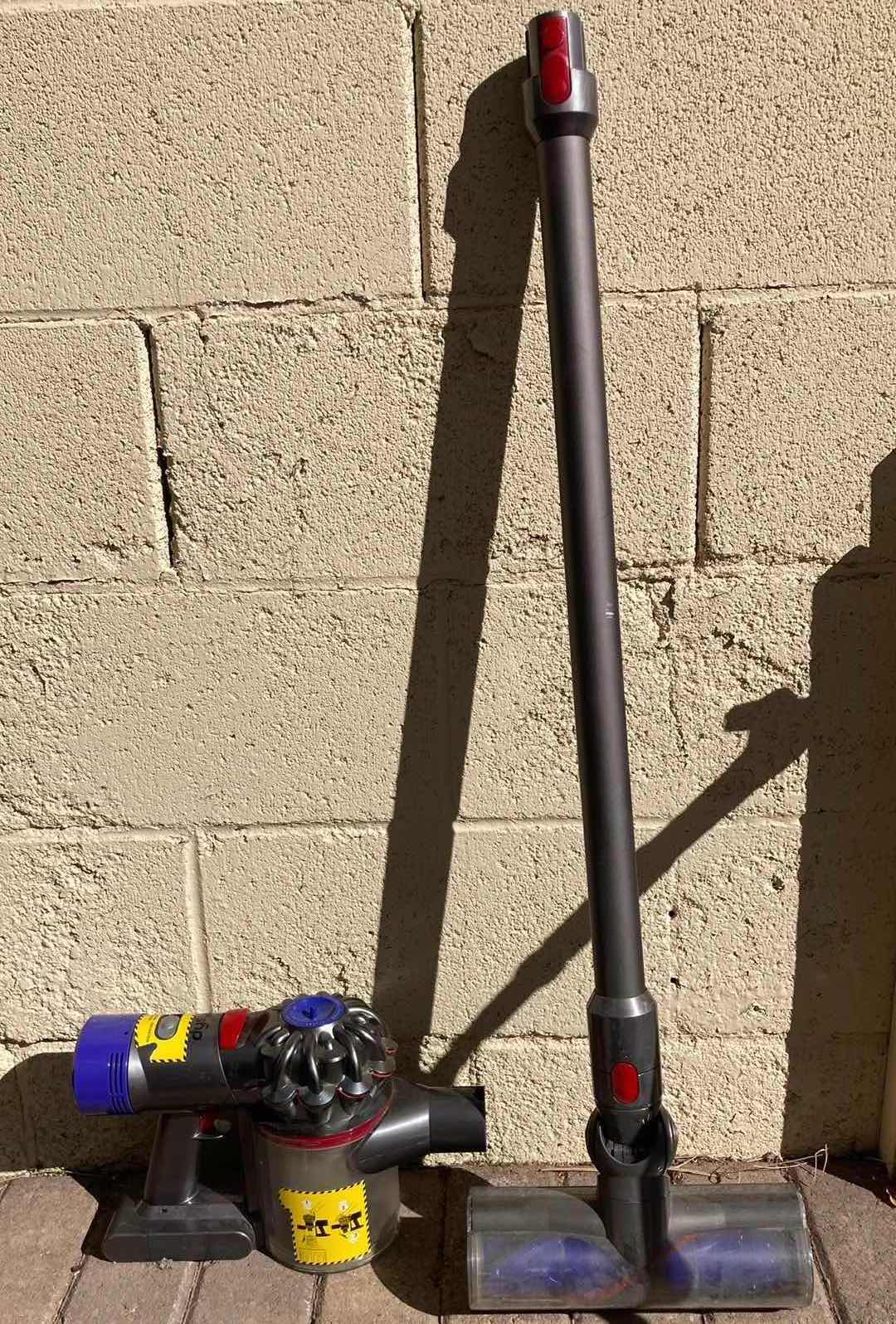 Photo 1 of DYSON V8 CORDLESS VACUUM W ACCESSORIES