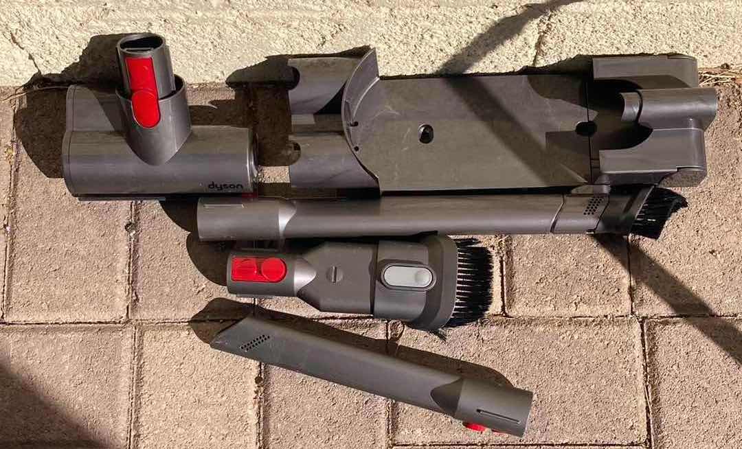 Photo 1 of DYSON V8 CORDLESS VACUUM W ACCESSORIES