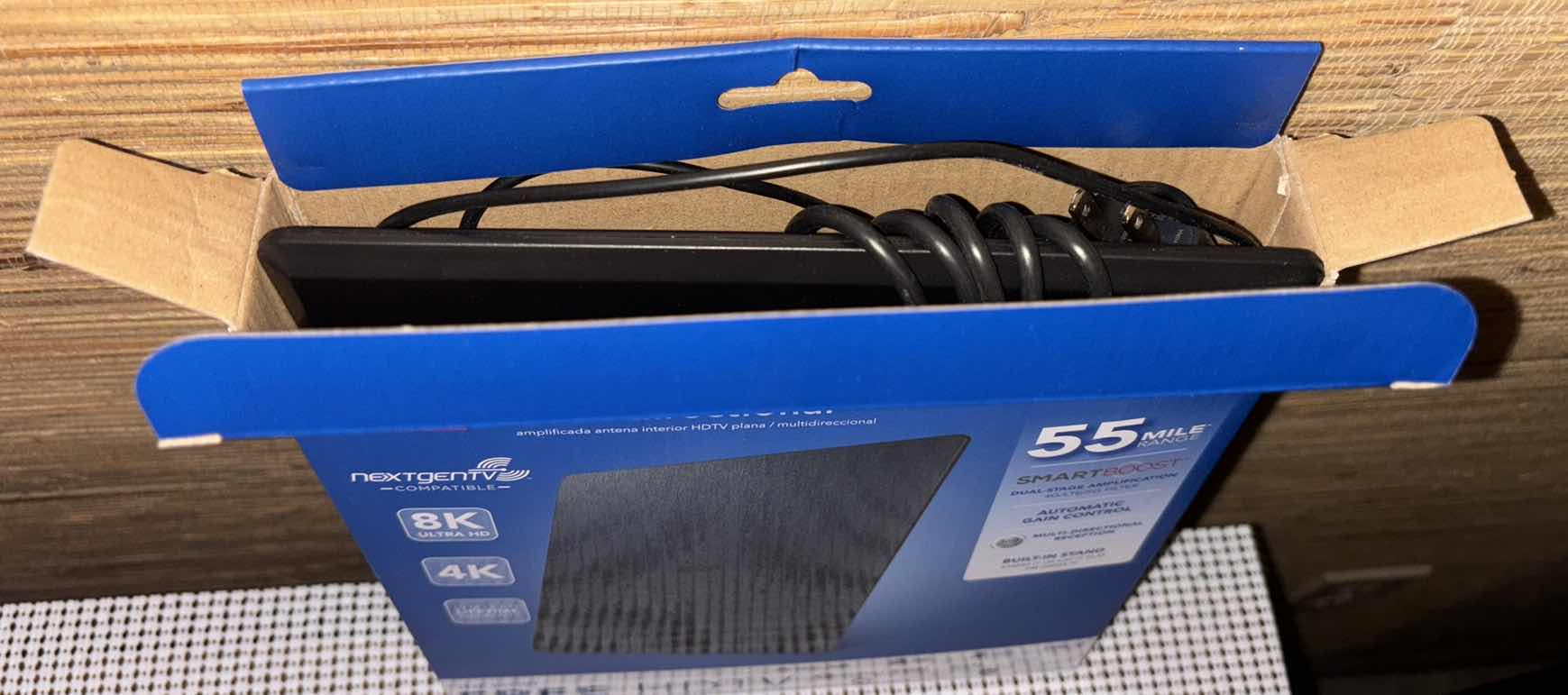 Photo 1 of RCA AMPLIFIED INDOOR FLAT HDTV ANTENNA, MULTIDIRECTIONAL 55 MILE RANGE