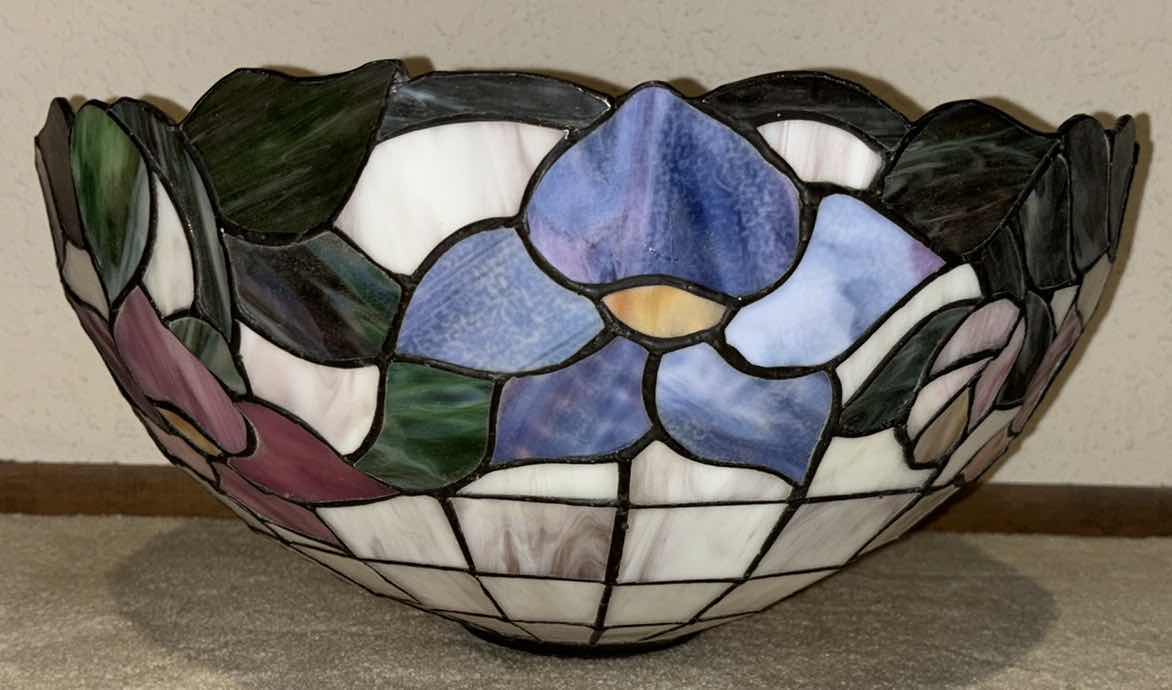 Photo 1 of TIFFANY STYLE STAINED GLASS LAMP SHADE 17”D