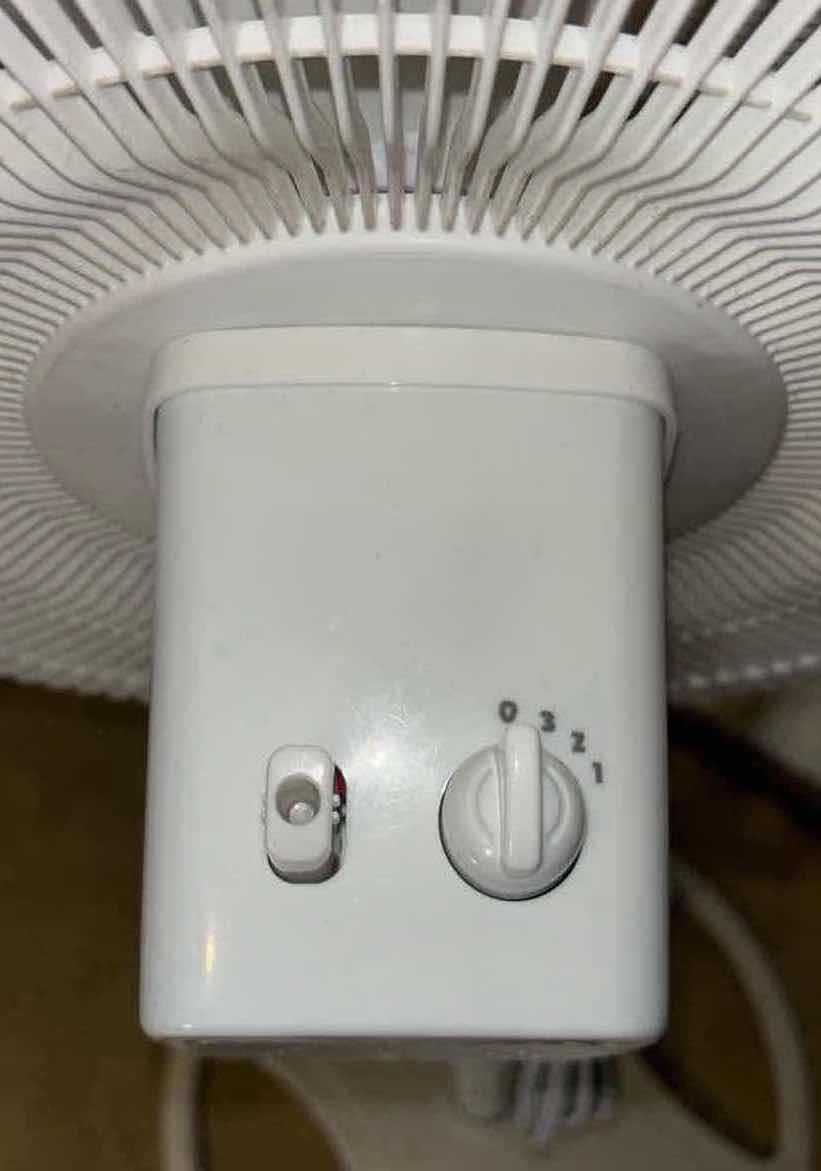 Photo 1 of LASKO 18” STAND-UP OSCILLATING WHITE FAN