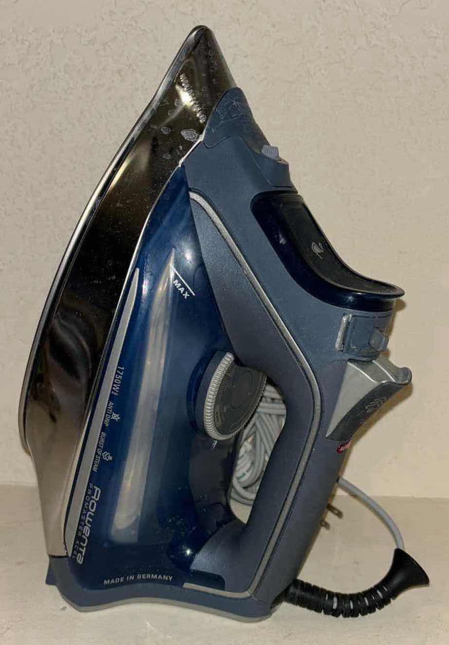 Photo 1 of ROWENTA PRO MASTER XCEL 1750W STEAM IRON (DW8261U1)