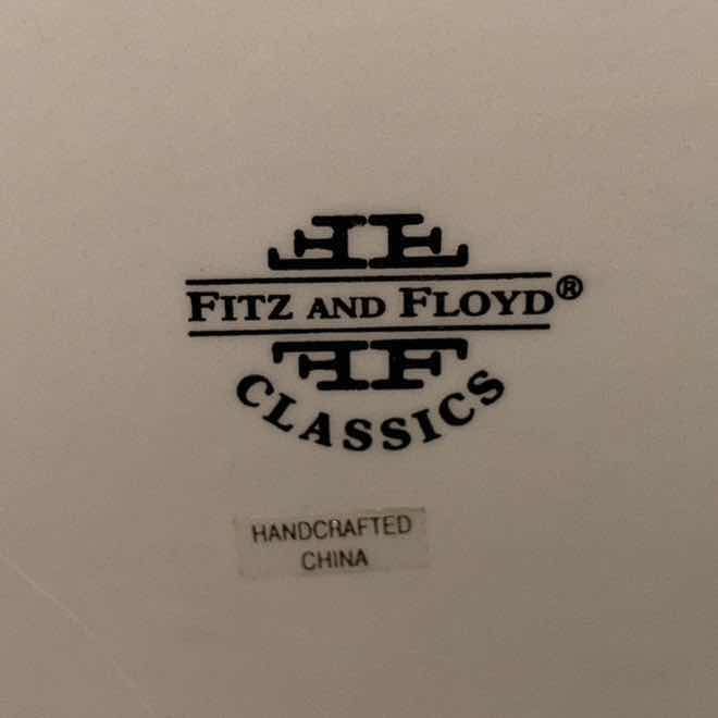 Photo 1 of FITZ & FLOYD CLASSICS HANDCRAFTED CHINA, GREGORIAN COLLECTION SANTA CLAUSE FIGURAL 5 CUP TEAPOT & LID