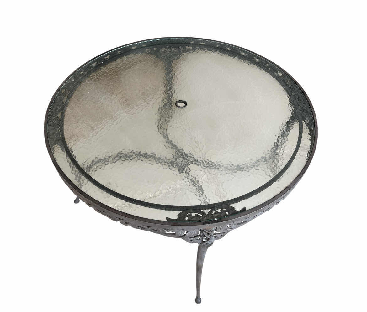 Photo 1 of MID-CENTURY ORNATE DESIGN WROUGHT IRON PATIO TABLE & 3 CHAIRS (READ NOTES)