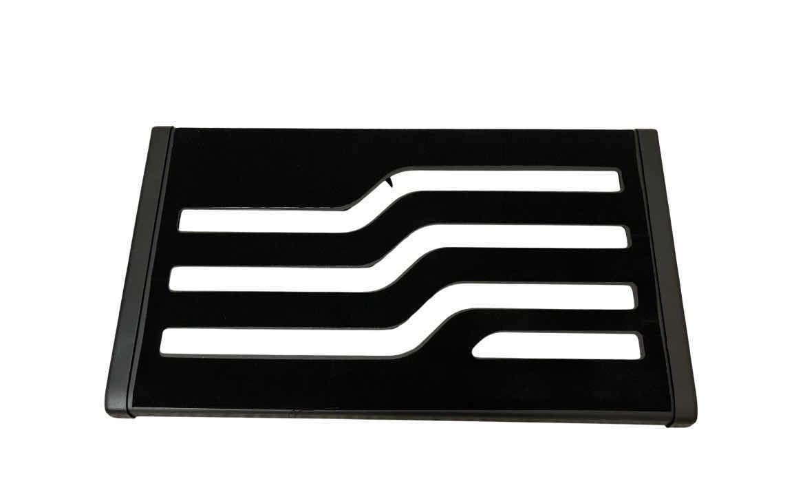 Photo 1 of DONNER 22” PEDAL BOARD W SOFT CASE DB-S300