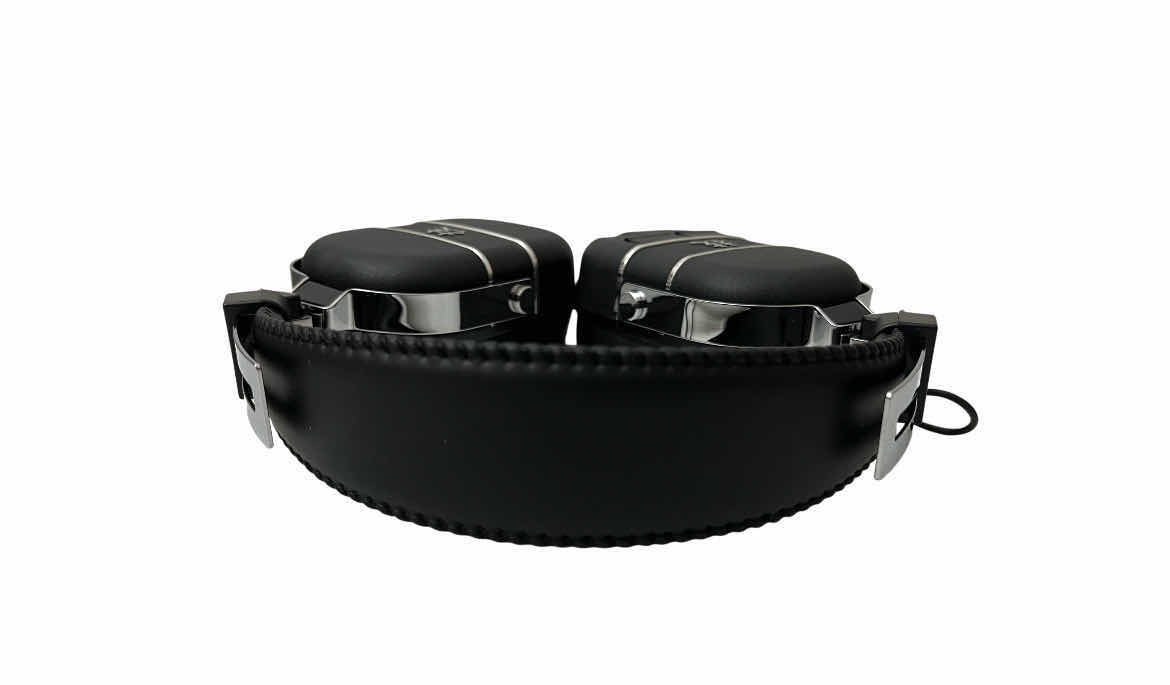 Photo 4 of BOSS WAZA-AIR GUITAR AMP WIRELESS HEADPHONE SYSTEM W BOSS HARD CASE