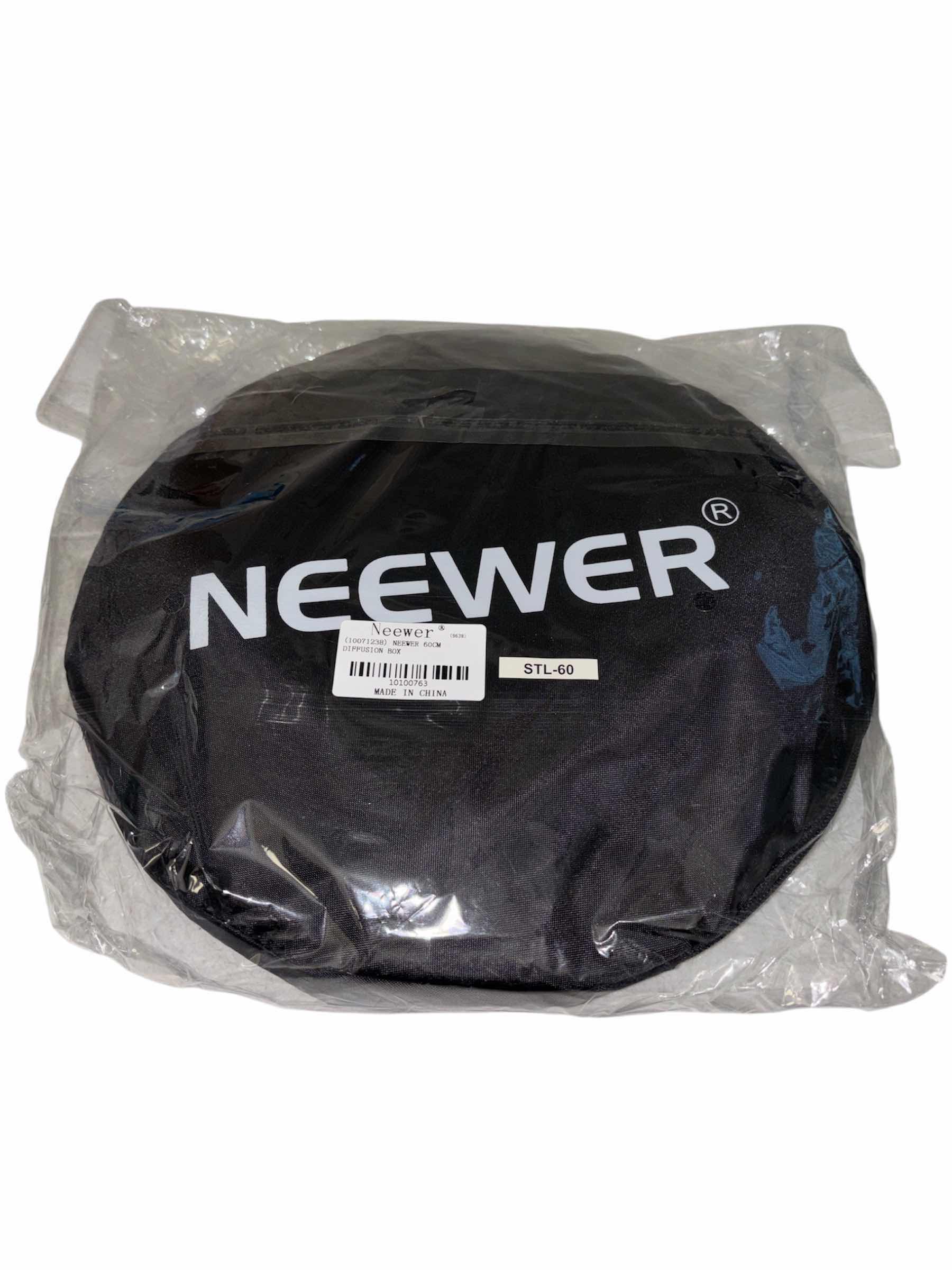 Photo 1 of NEEWER PHOTO STUDIO SHOOTING TENT LIGHT CUBE DIFFUSION SOFT BOX KIT W 4 BACKDROP COLORS IN ZIPPER CASE 24”x 24”