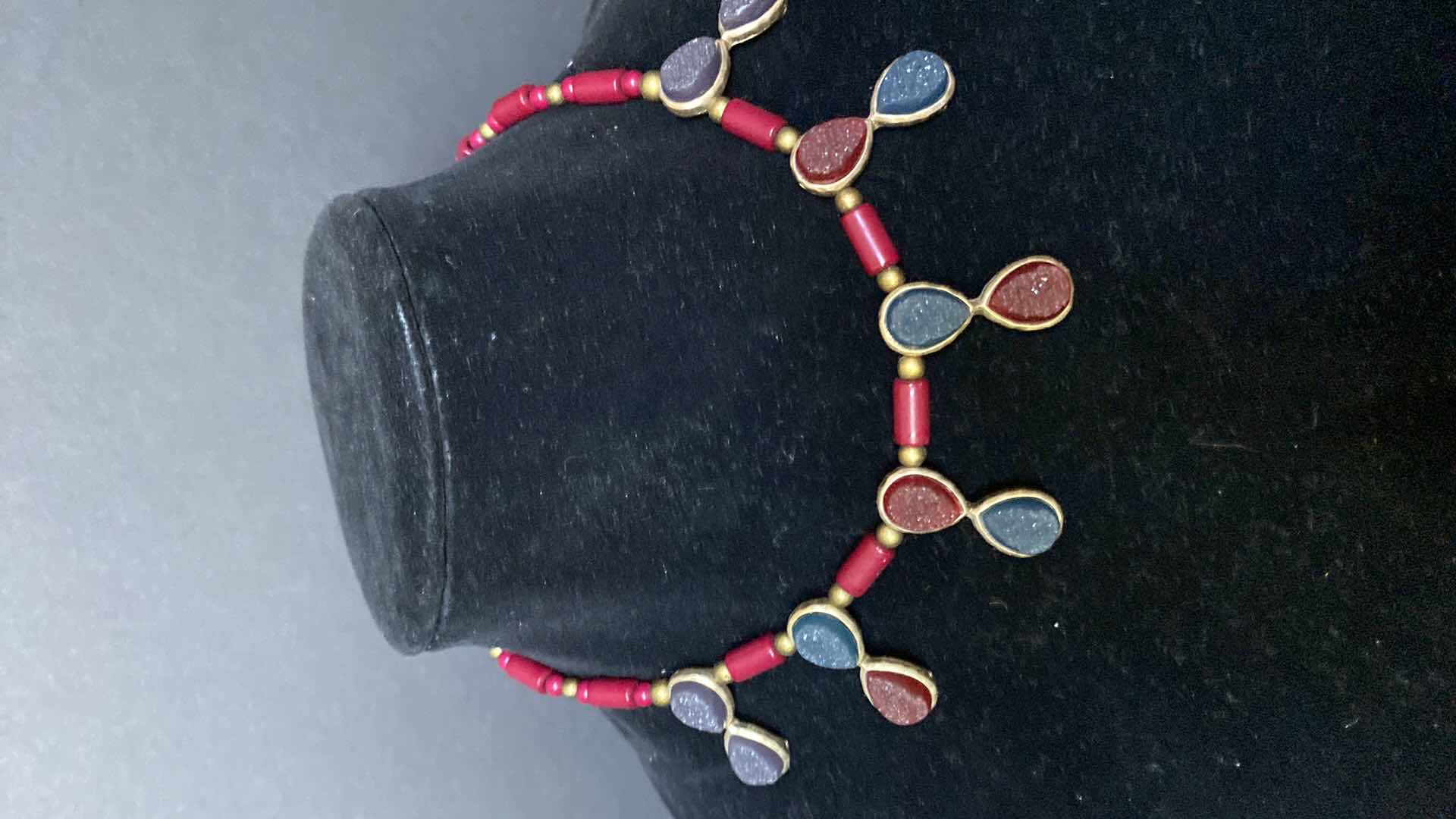 Photo 1 of COSTUME JEWELRY 6 NECKLACES