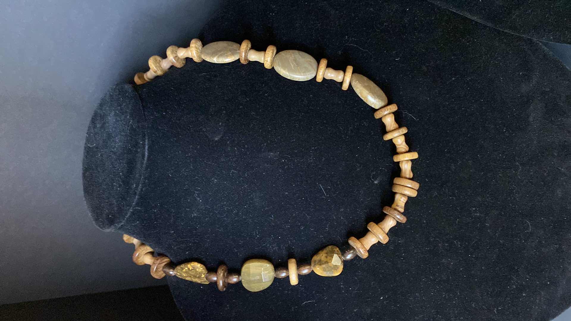 Photo 1 of COSTUME JEWELRY 5 NECKLACES 1 EARRING