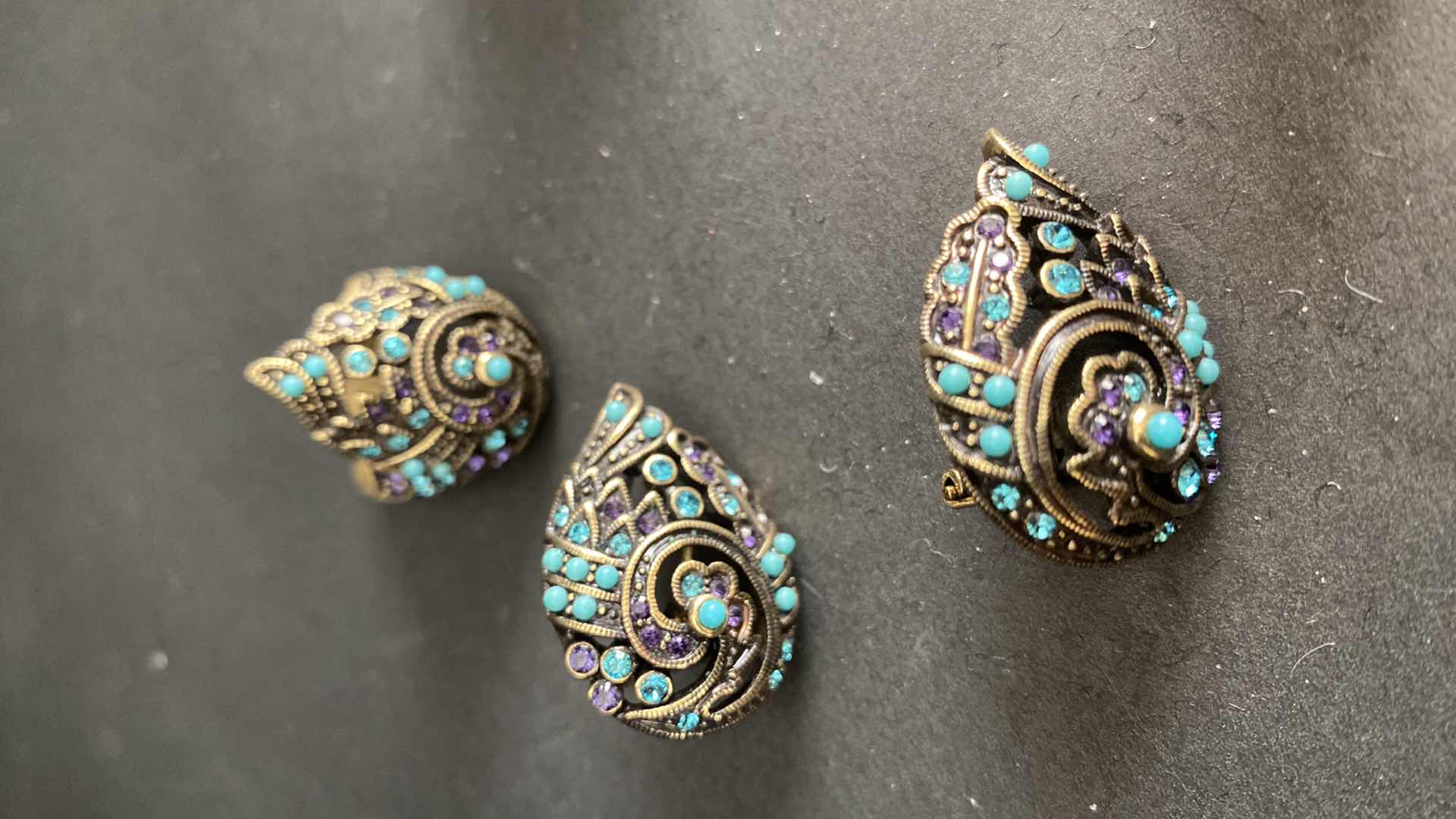 Photo 1 of HEIDI DAUS PIERCED EARRINGS AND RINGS COSTUME JEWELRY $250