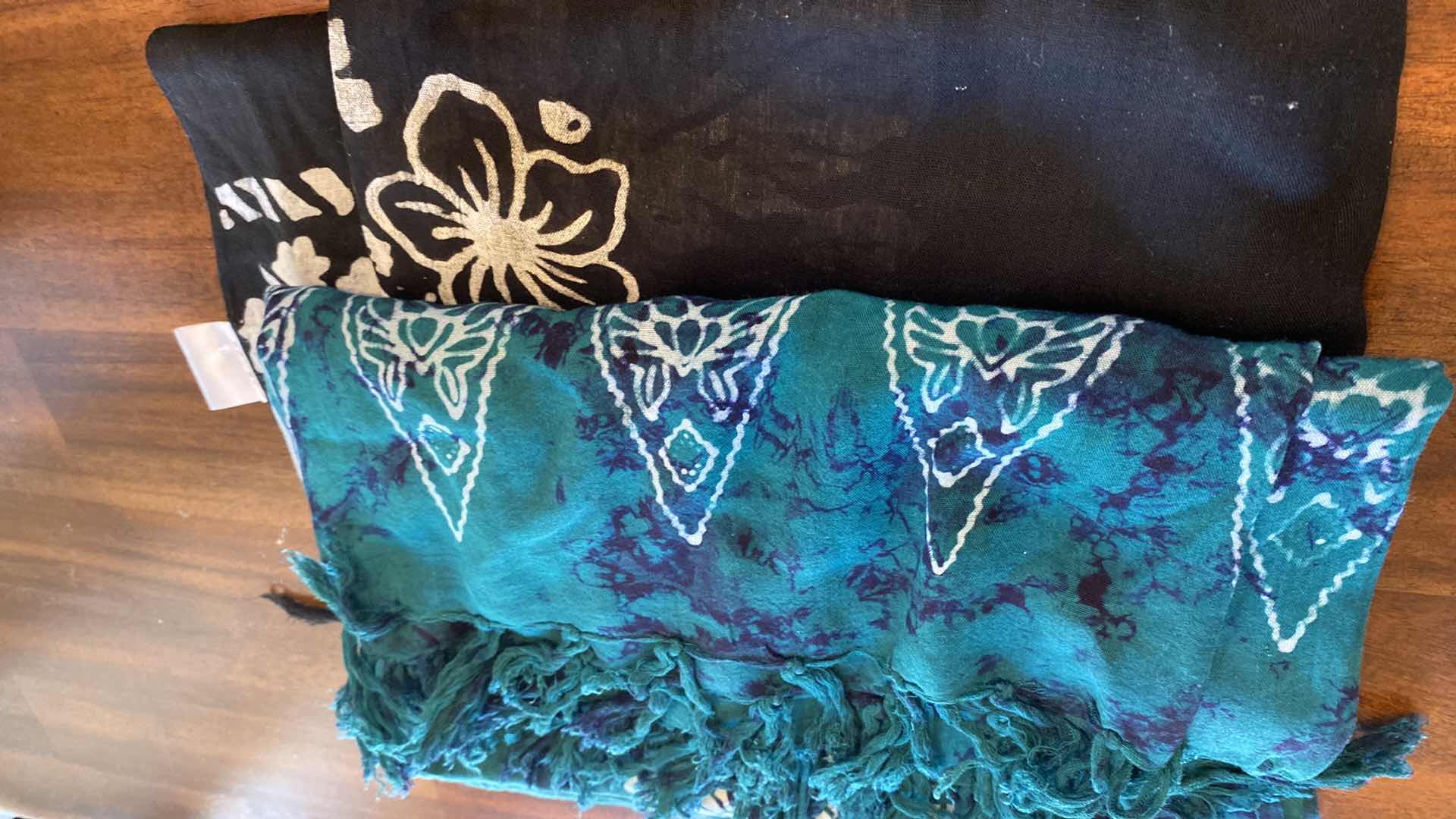 Photo 5 of HANDBAGS SARONGS AND MORE