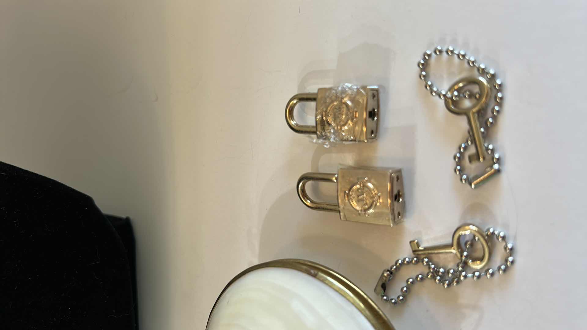 Photo 1 of FASHION JEWELRY ASSORTMENT W SHELL COIN PURSE