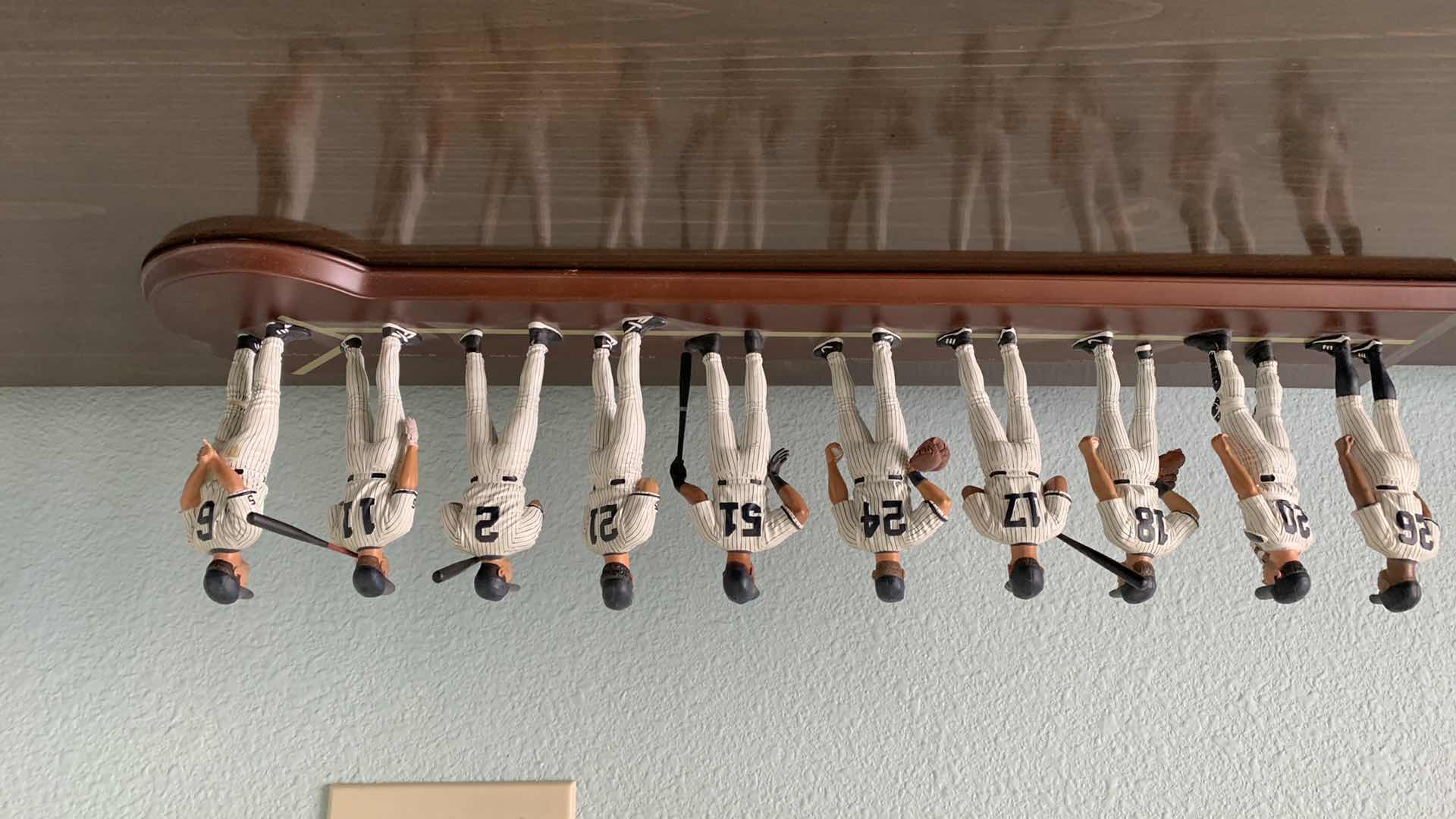 Photo 1 of  DANBURY MINT MLB BASEBALL LICENSED 1999 NEW YORK YANKEES FIGURINE SET